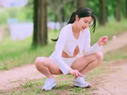 韓國健身美女jena樹林漏出三點